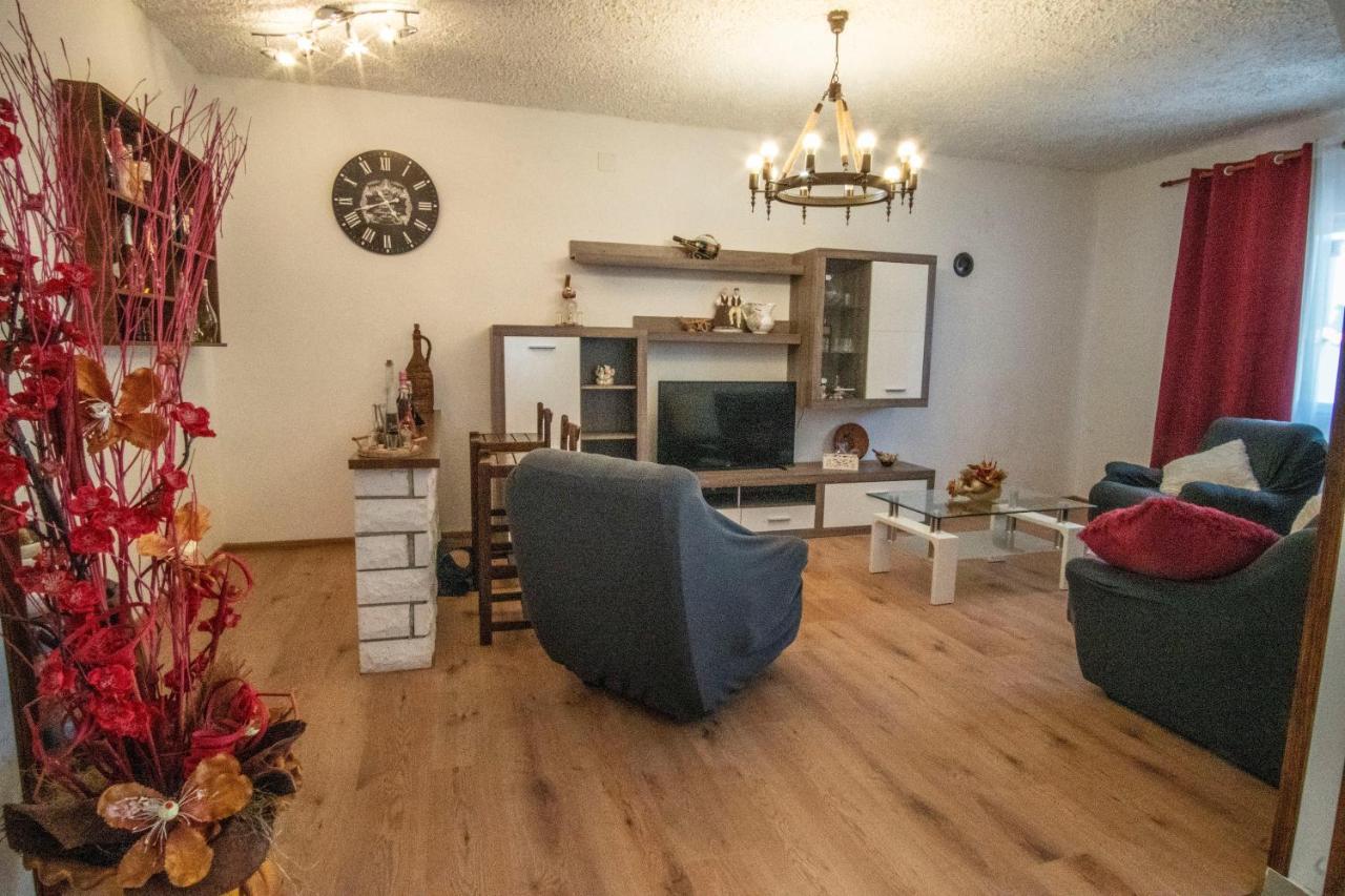 House Nada Apartman Muntic Экстерьер фото